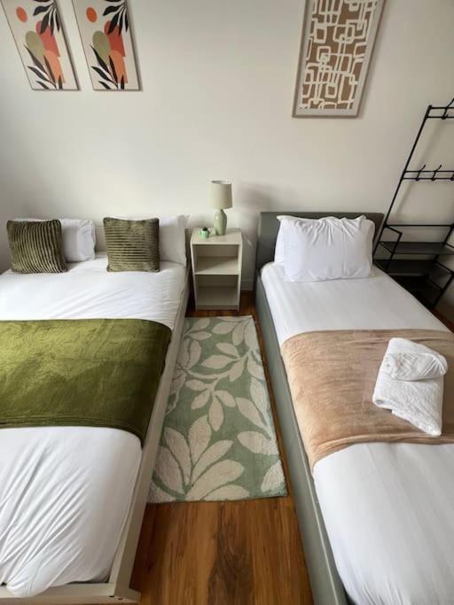 2 Bedroom Apartment Near Station Лондон Экстерьер фото